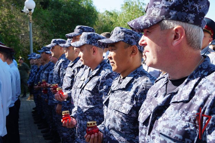 Росгвардейцы Бурятии приняли участие в патриотической акции «Свеча памяти»