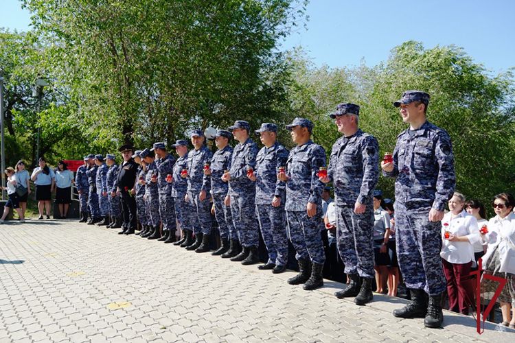 Росгвардейцы Бурятии приняли участие в патриотической акции «Свеча памяти»