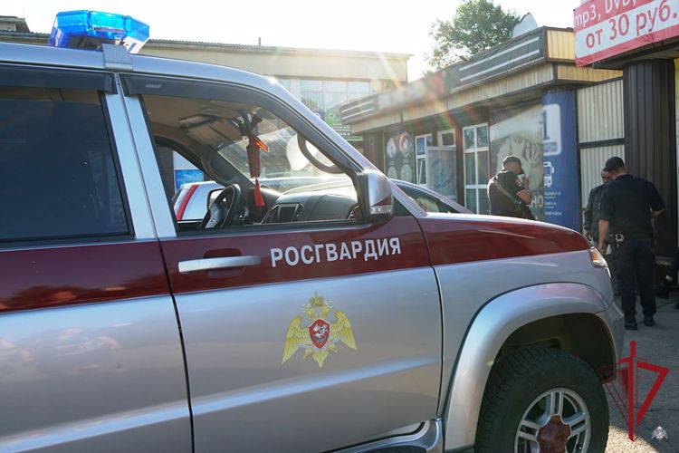 Сотрудники Росгвардии задержали подозреваемых в краже кухонной утвари в Улан-Удэ