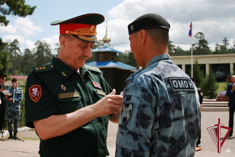 В Улан-Удэ открыли бюст Герою России генерал-полковнику Игорю Груднову