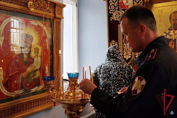 В Улан-Удэ росгвардейцы приняли участие во Всероссийском молебне о Победе
