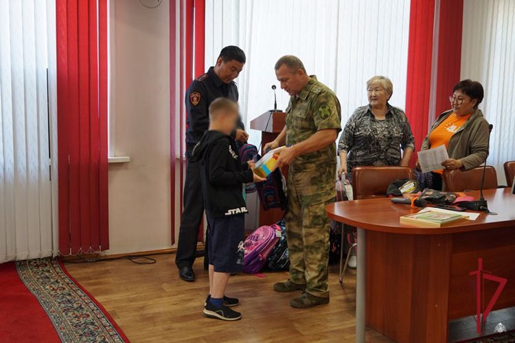 В Бурятии росгвардейцы поддержали акцию «Здравствуй, школа!»