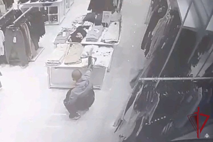 В центре Улан-Удэ росгвардейцы задержали подозреваемого в серии краж из магазинов