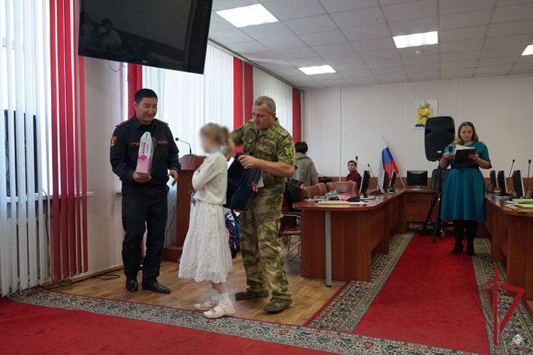 В Бурятии росгвардейцы поддержали акцию «Здравствуй, школа!»