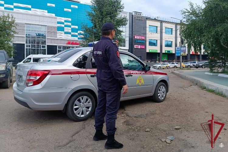 В центре Улан-Удэ росгвардейцы задержали подозреваемого в серии краж из магазинов