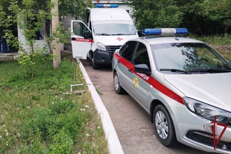 В Улан-Удэ росгвардейцы задержали гражданина, устроившего дебош в автомобиле скорой помощи 
