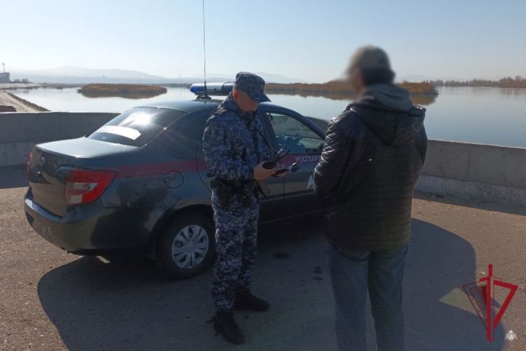 В Улан-Удэ сотрудники Росгвардии задержали гражданина, уклоняющегося от уплаты алиментов