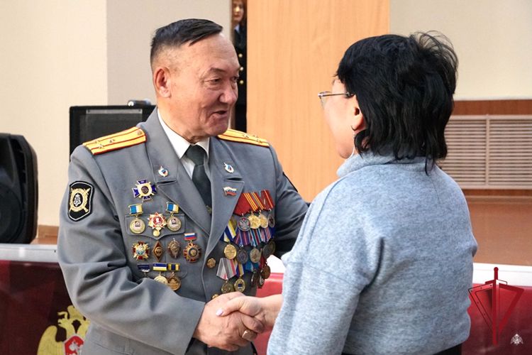 Ко Дню вневедомственной охраны в Росгвардии поощрили лучших сотрудников и работников