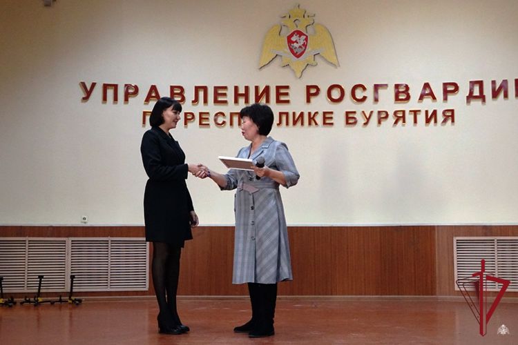 Ко Дню вневедомственной охраны в Росгвардии поощрили лучших сотрудников и работников