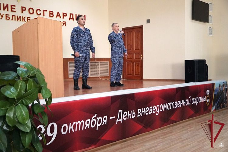 Ко Дню вневедомственной охраны в Росгвардии поощрили лучших сотрудников и работников