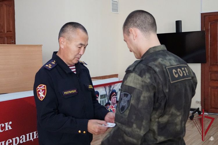 В Бурятии сотрудники СОБР «Барс» награждены государственными наградами
