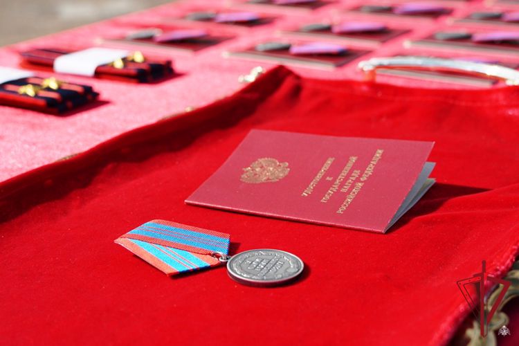 В Бурятии сотрудники СОБР «Барс» награждены государственными наградами