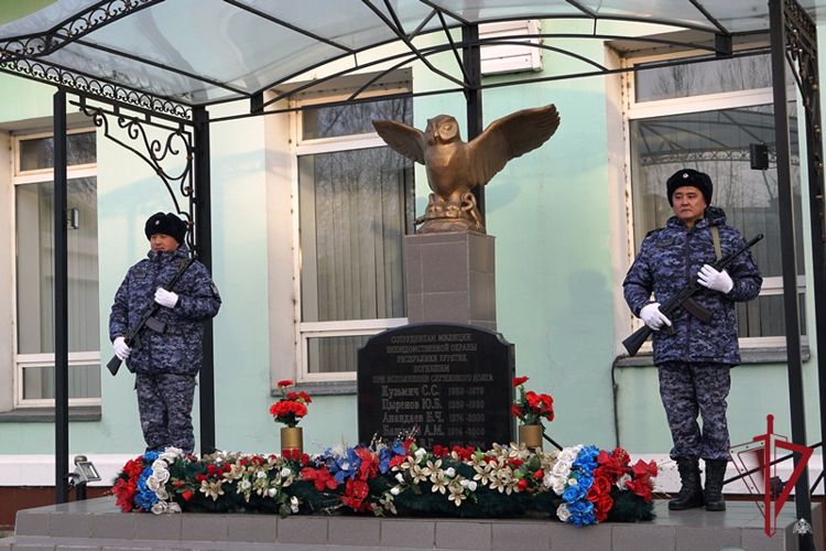 Ко Дню вневедомственной охраны в Росгвардии поощрили лучших сотрудников и работников