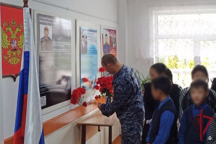Росгвардейцы Бурятии почтили память сотрудников ОМОН Росгвардии