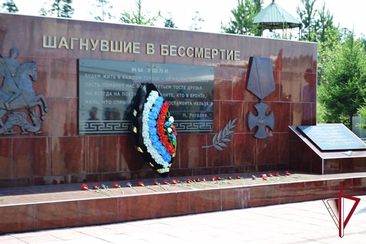 Росгвардейцы Бурятии почтили память сотрудников ОМОН Росгвардии