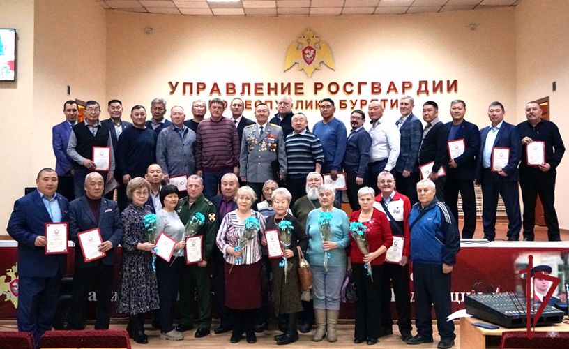В Бурятии росгвардейцы поздравили ветеранов службы