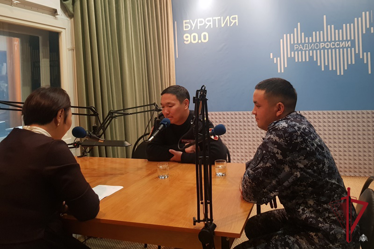 В эфире «Радио Бурятии» сотрудники вневедомственной охраны Росгвардии рассказали о наборе граждан на службу 