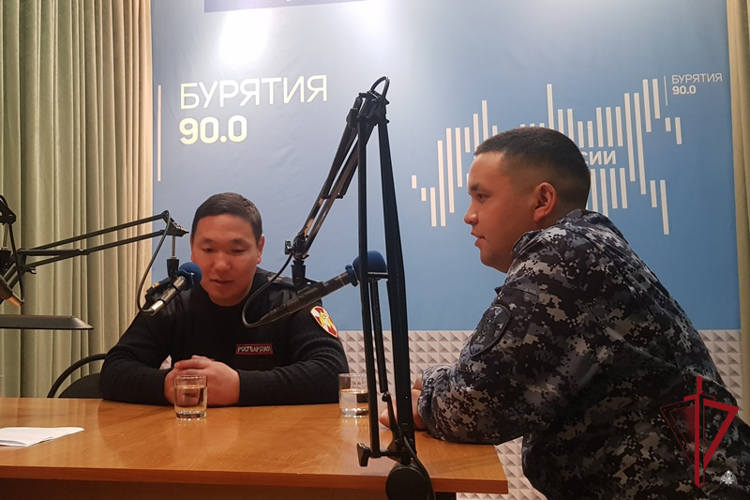 В эфире «Радио Бурятии» сотрудники вневедомственной охраны Росгвардии рассказали о наборе граждан на службу 