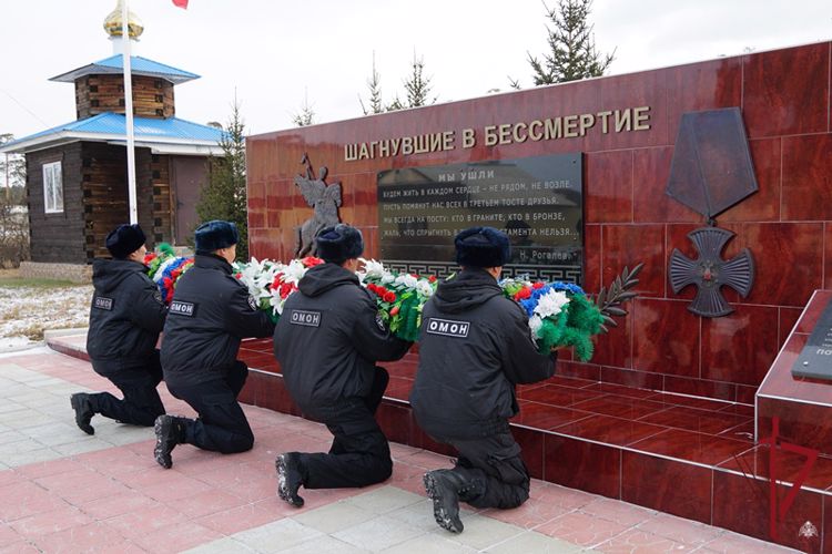 Память погибших коллег почтили росгвардейцы Бурятии