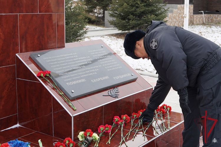 Память погибших коллег почтили росгвардейцы Бурятии