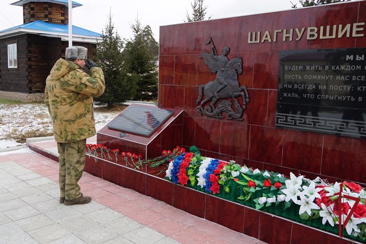 Память погибших коллег почтили росгвардейцы Бурятии