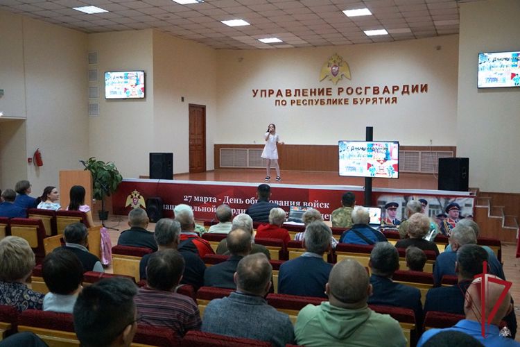 В Бурятии росгвардейцы поздравили ветеранов службы