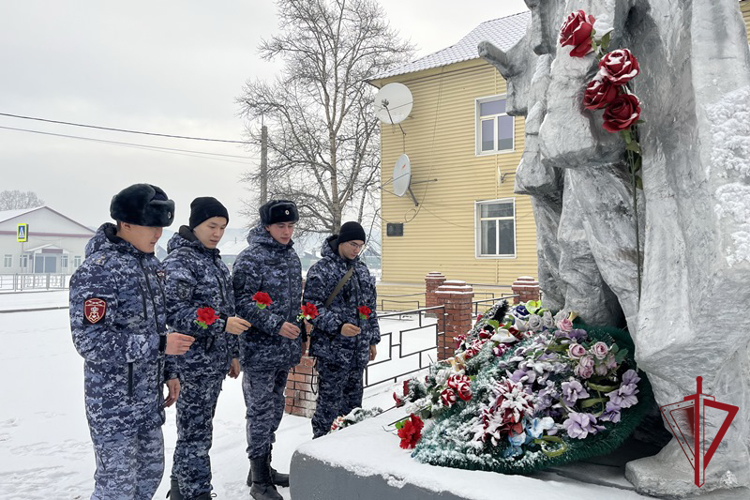 В Бурятии росгвардейцы отметили День Неизвестного солдата