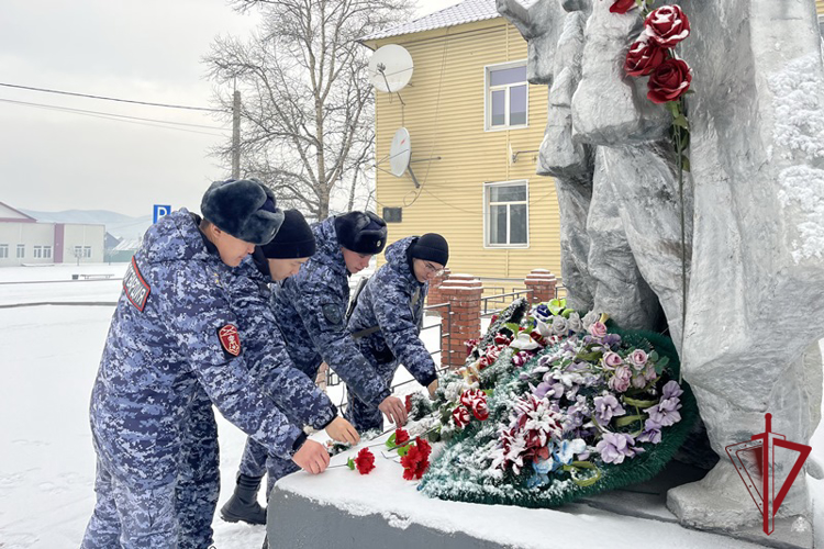 В Бурятии росгвардейцы отметили День Неизвестного солдата