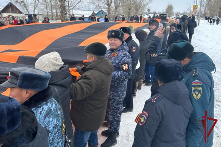 В Бурятии росгвардейцы приняли участие в патриотической акции «Знамя Победы»