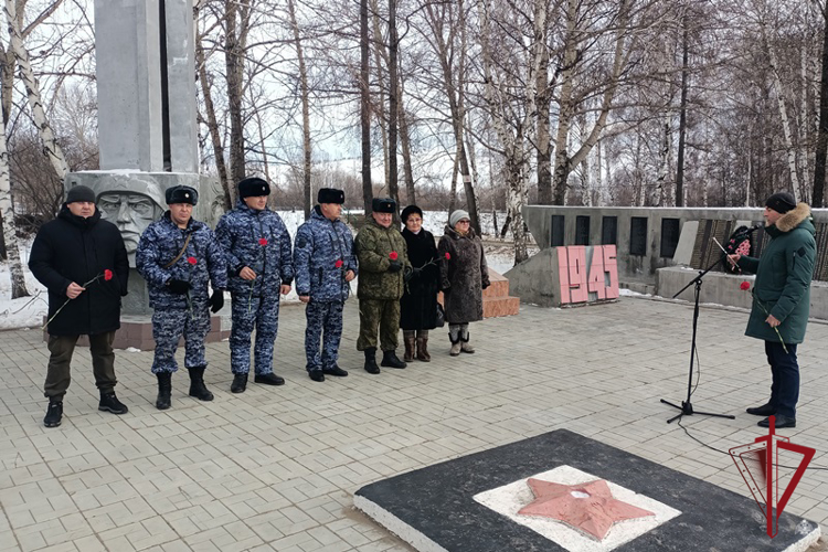 В Бурятии росгвардейцы отметили День Неизвестного солдата