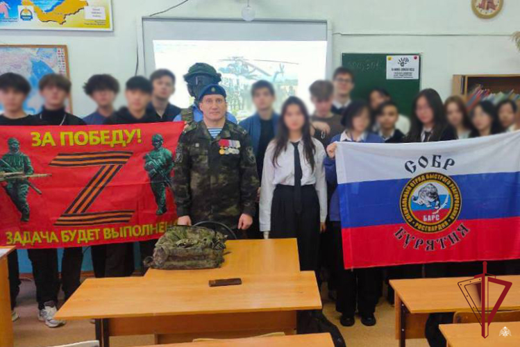 В Бурятии для учащихся росгвардейцы провели уроки, посвященные Дню Конституции РФ