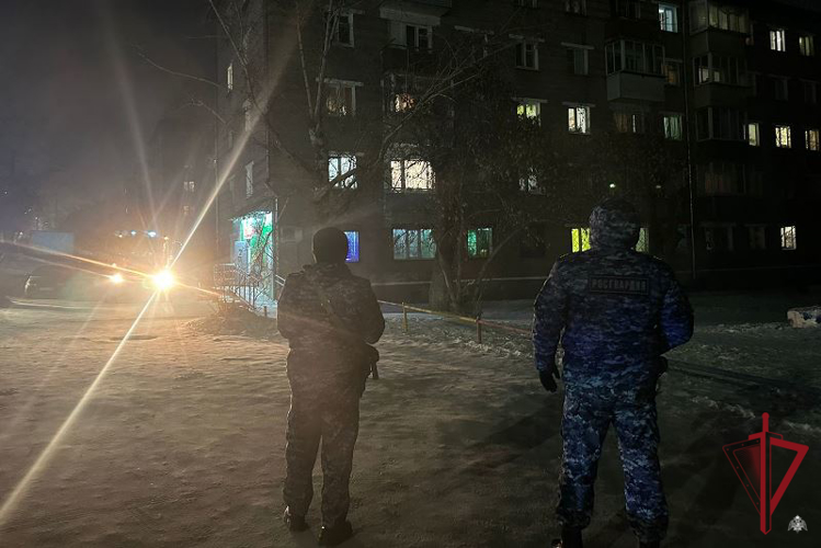 Росгвардейцы эвакуировали женщину, получившую ожоги на пожаре в Улан-Удэ