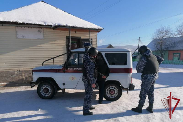 В Бурятии росгвардейцы задержали подозреваемого в разбое