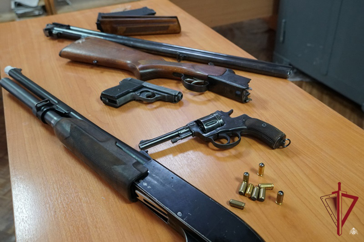 Жители Бурятии добровольно сдали в Росгвардию более 40 единиц незаконно хранящегося оружия
