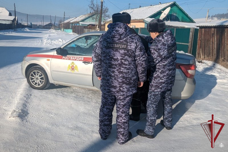 В Прибайкальском районе росгвардейцы задержали подозреваемого в квартирной краже