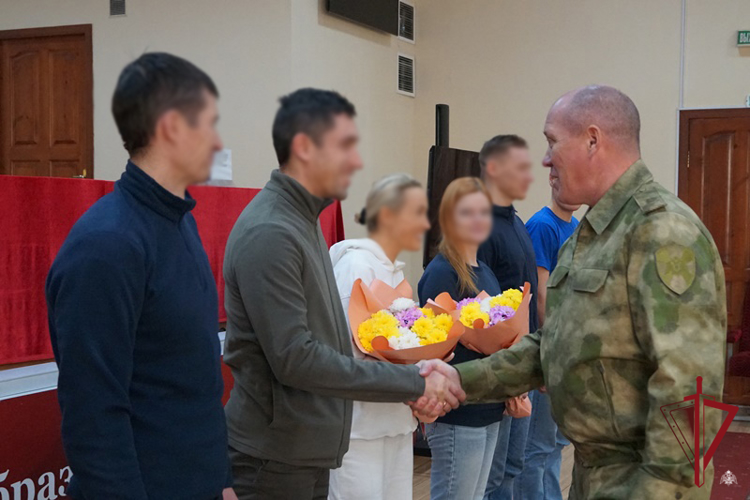 Росгвардейцы Бурятии в составе команды Восточного округа стали призерами чемпионата войск по служебному двоеборью