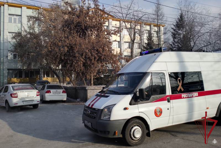 В Улан-Удэ взрывотехники Росгвардии обследовали административное здание