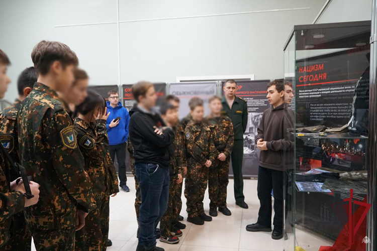В Улан-Удэ кадеты Росгвардии посетили выставку «Обыкновенный нацизм»