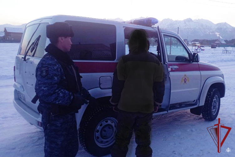 В Бурятии росгвардейцы задержали подозреваемую в краже денег с банковской карты
