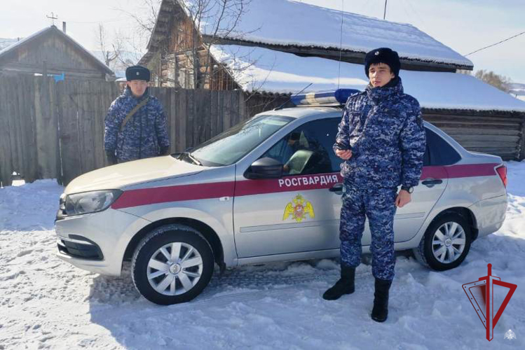 В Бурятии сотрудники вневедомственной охраны Росгвардии оказали помощь на пожаре