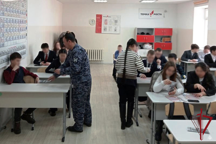 В Бурятии росгвардейцы провели урок профориентации в Еравнинском районе