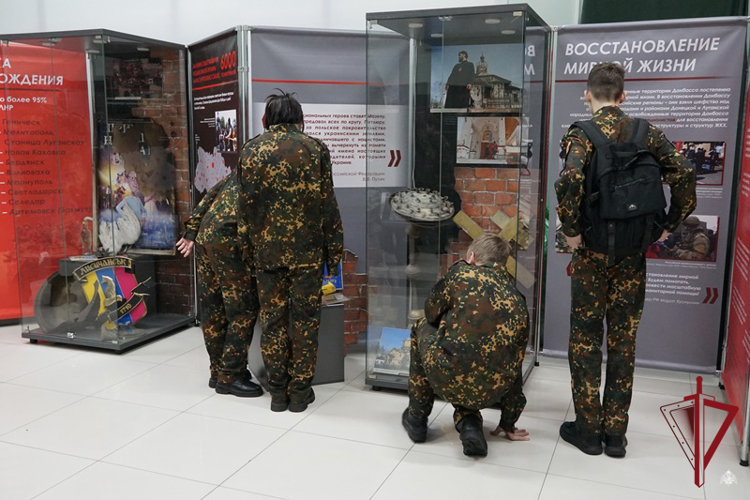 В Улан-Удэ кадеты Росгвардии посетили выставку «Обыкновенный нацизм»