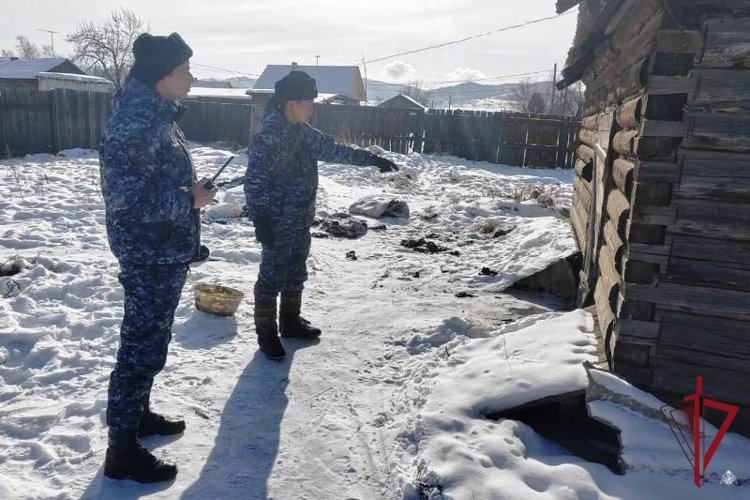 В Бурятии сотрудники вневедомственной охраны Росгвардии оказали помощь на пожаре