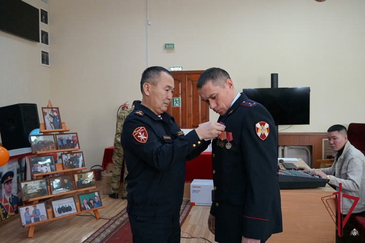 В Бурятии наградили сотрудников государственного контроля и лицензионно-разрешительной работы Росгвардии