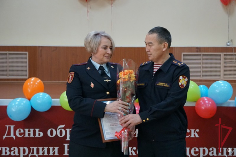 В Бурятии наградили сотрудников государственного контроля и лицензионно-разрешительной работы Росгвардии