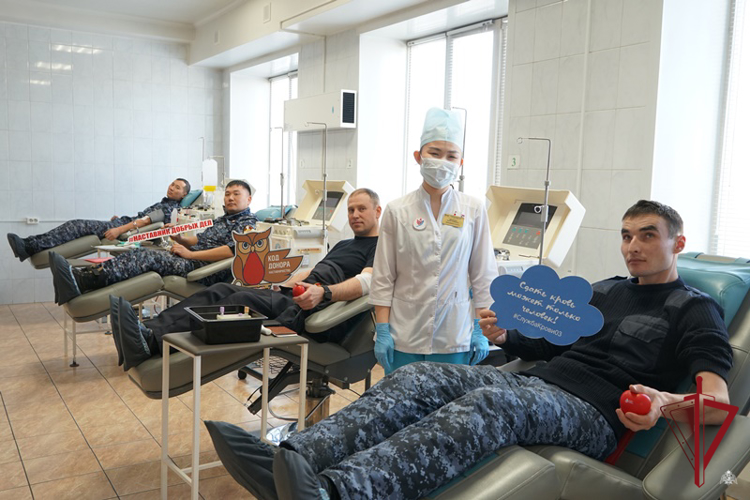 В Бурятии росгвардейцы сдали донорскую кровь в преддверии Дня защитника Отечества