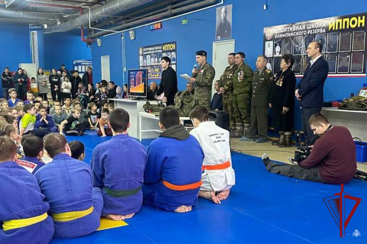 В Бурятии росгвардейцы проводят уроки мужества, посвященные выводу Советских войск из Афганистана