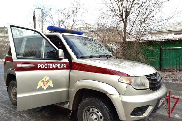 В Улан-Удэ росгвардейцы задержали женщину в федеральном розыске