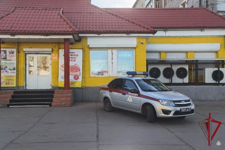 В Улан-Удэ росгвардейцы задержали гражданина за распитие алкоголя в магазине