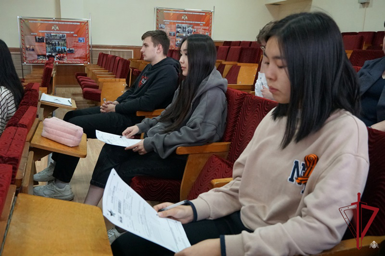 В Бурятии росгвардейцы написали «Диктант Победы»